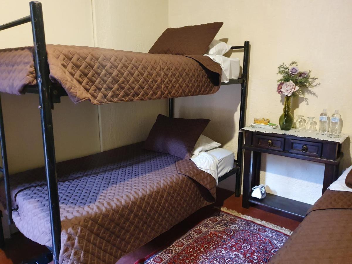 לינה וארוחת בוקר אנטיגואה גואטמלה Parrot House מראה חיצוני תמונה